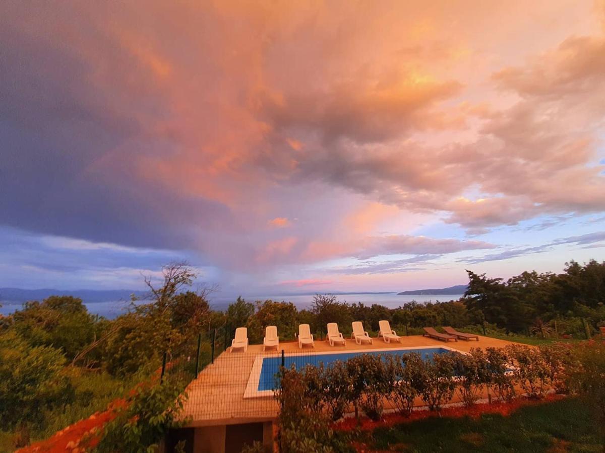 Apartments Nika With Swimming Pool And Beautiful Sea View Dobreć Exterior foto