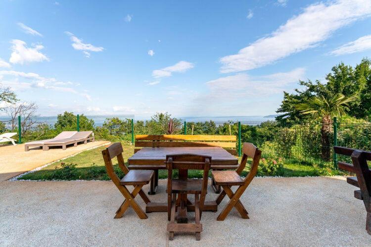 Apartments Nika With Swimming Pool And Beautiful Sea View Dobreć Exterior foto